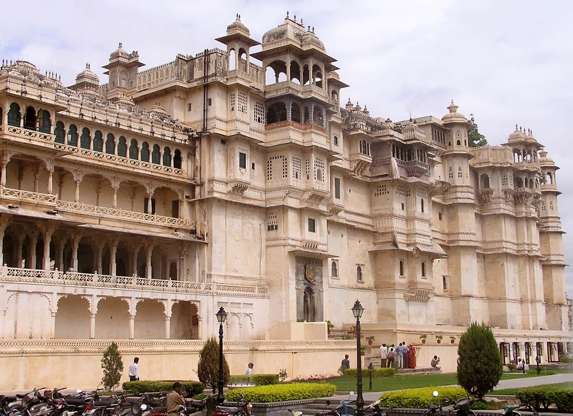 City Palace overlooking Lake Pichola, Udaipur